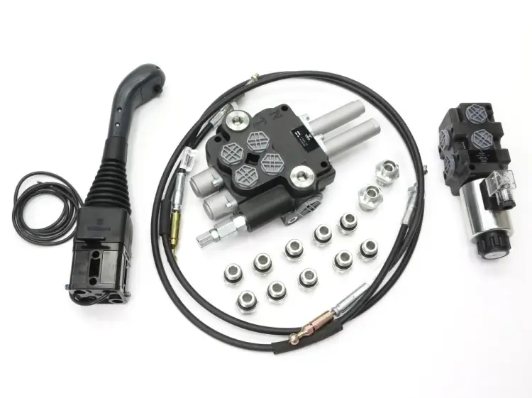 Dodaj do koszyka Zestaw do Ładowacz TUR -Rozdzielacz 80L 2-sekcyjny + Elektrozawór + Joystick z przyciskiem + Elementy złączne + Linki na kulkę 1500mm VOIMA